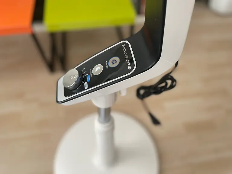 Standventilatoren Test Rowenta Bedienung an Säule mit Drehrad.jpg